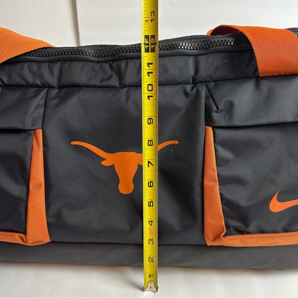 ❌SOLD❌Nike Large Duffel Bag Texas Longhorns Training Black Orange Pockets Gym - Picture 9 of 16